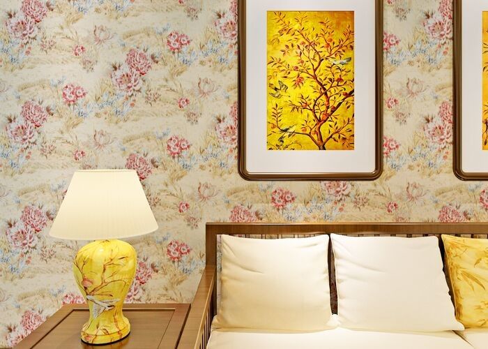 0.53*10M Contemporary Bedroom Wallpaper With Light Yellow Floral Pattern , Heat Insulation
